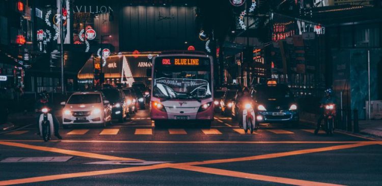 Pengguna Jalan Raya Berhenti Melebihi Garisan Putih Berdepan Penjara